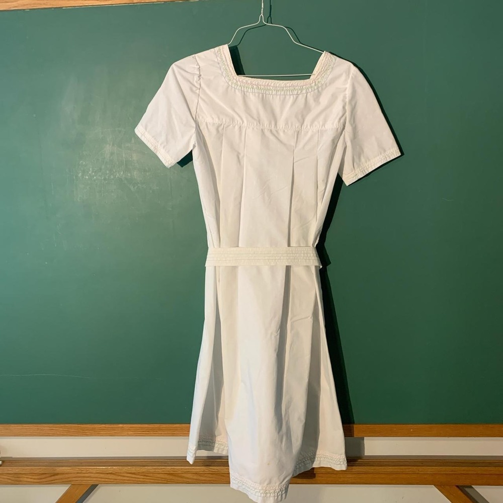 Vintage 1970s White Cotton Muu Muu Dress with Belt Cottagecore Retro Medium